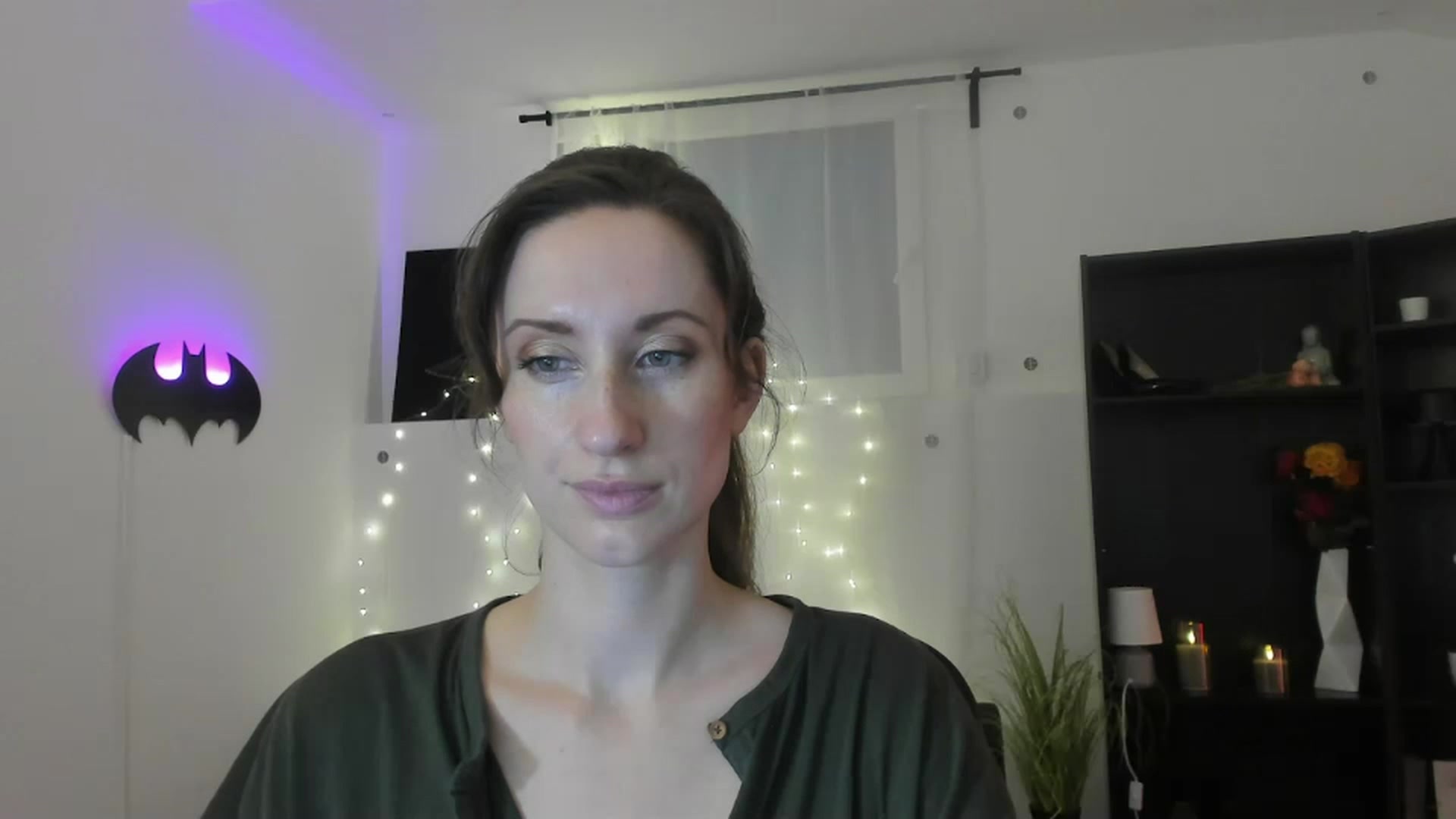 Gallery image thumbnail from RomiRain18's myfreecams stream on, 11/25/2022, 11:36 image 11 of 20