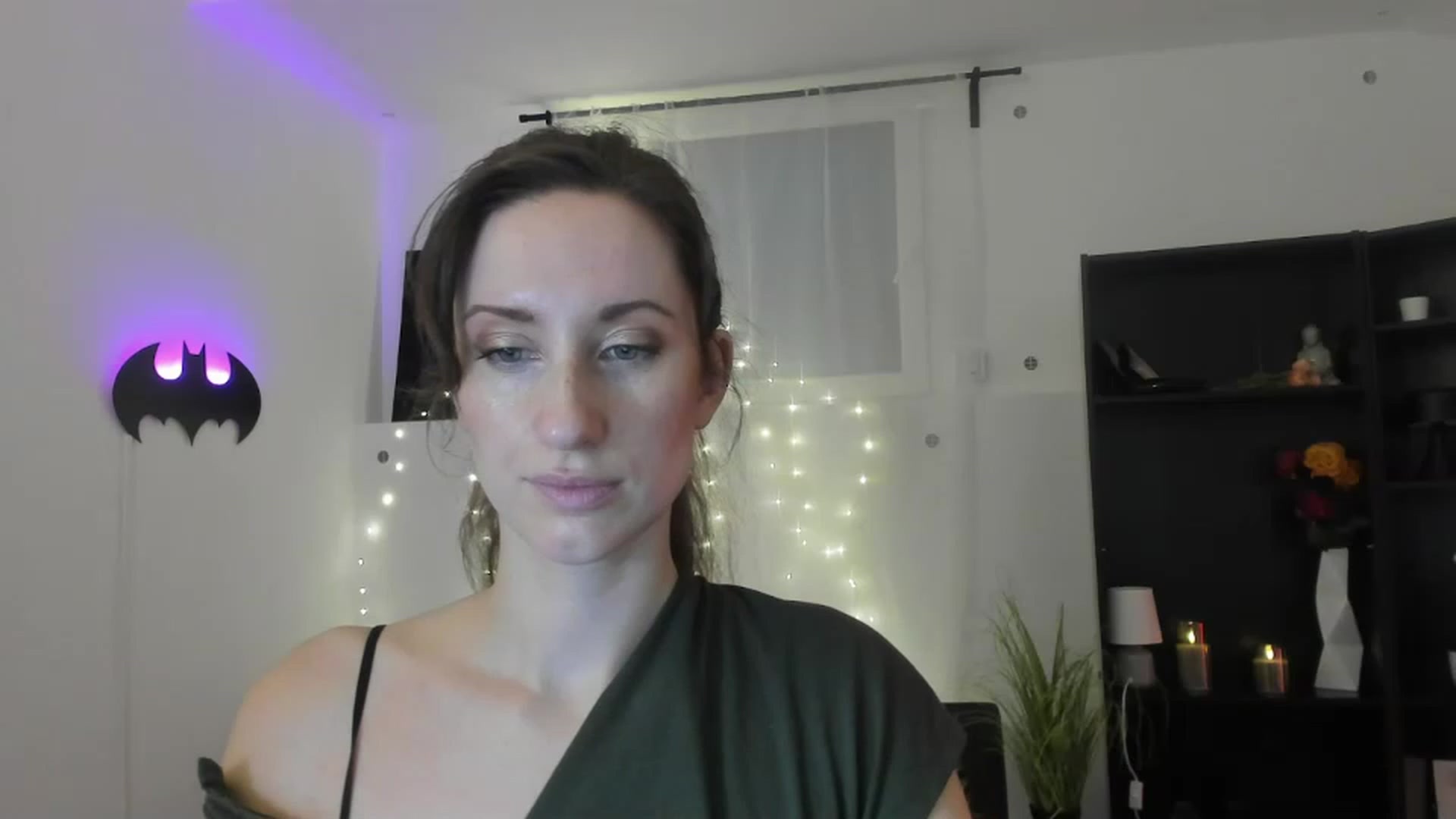 Gallery image thumbnail from RomiRain18's myfreecams stream on, 11/25/2022, 11:36 image 3 of 20