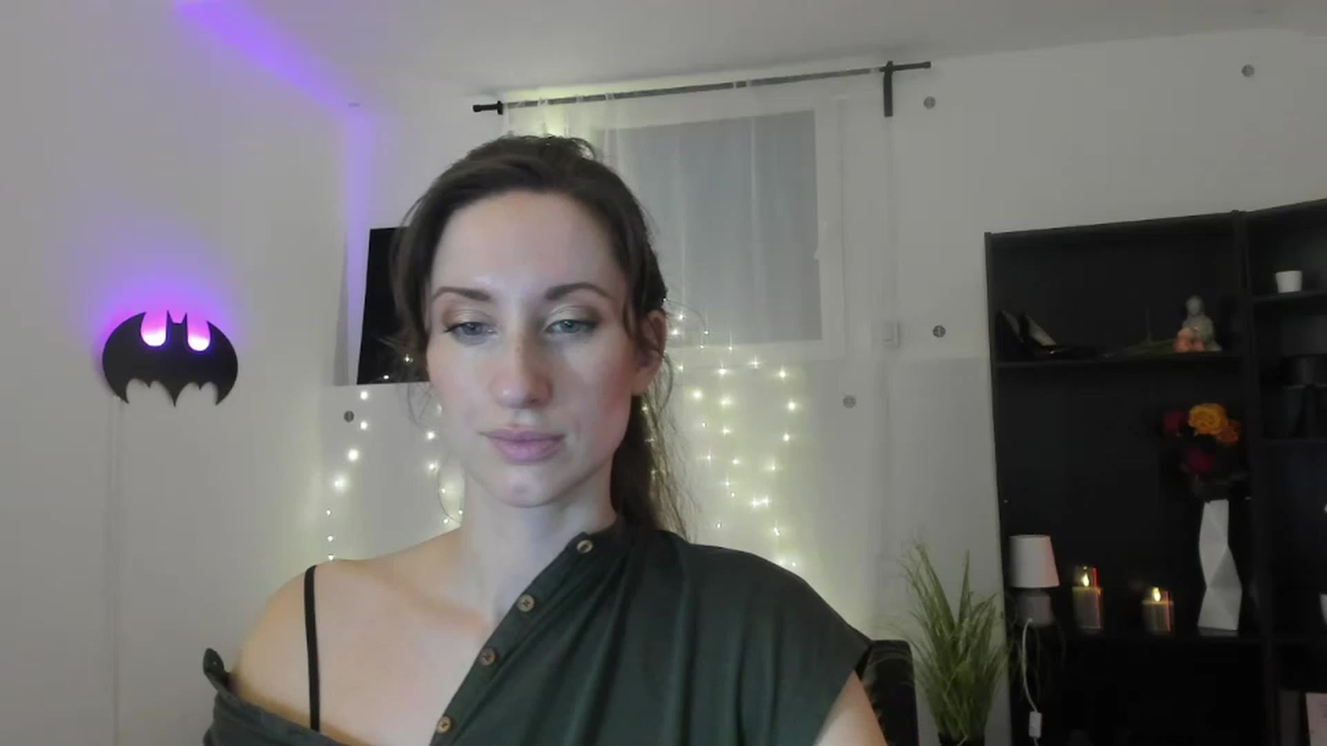 Gallery image thumbnail from RomiRain18's myfreecams stream on, 11/25/2022, 11:36 image 18 of 20