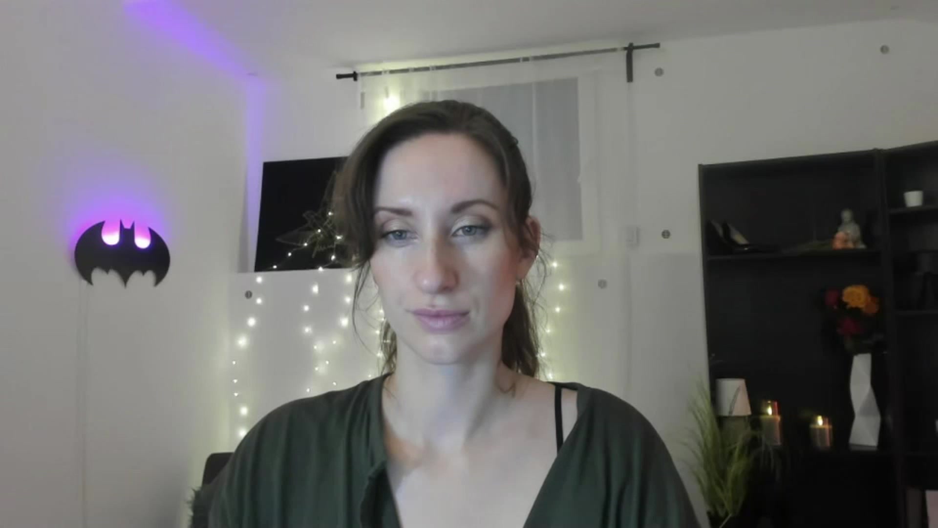 Gallery image thumbnail from RomiRain18's myfreecams stream on, 11/25/2022, 14:04 image 11 of 20