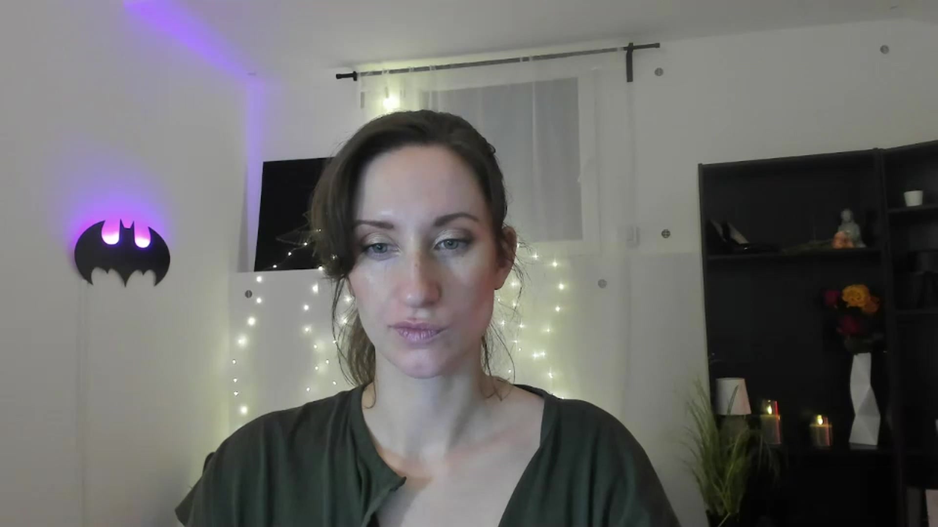 Gallery image thumbnail from RomiRain18's myfreecams stream on, 11/25/2022, 14:04 image 8 of 20