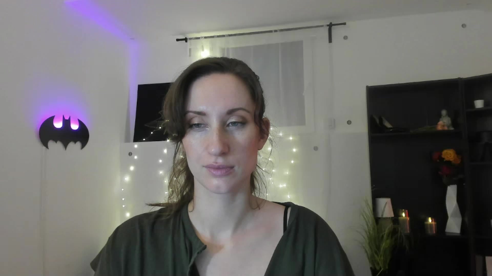 Gallery image thumbnail from RomiRain18's myfreecams stream on, 11/25/2022, 14:04 image 7 of 20