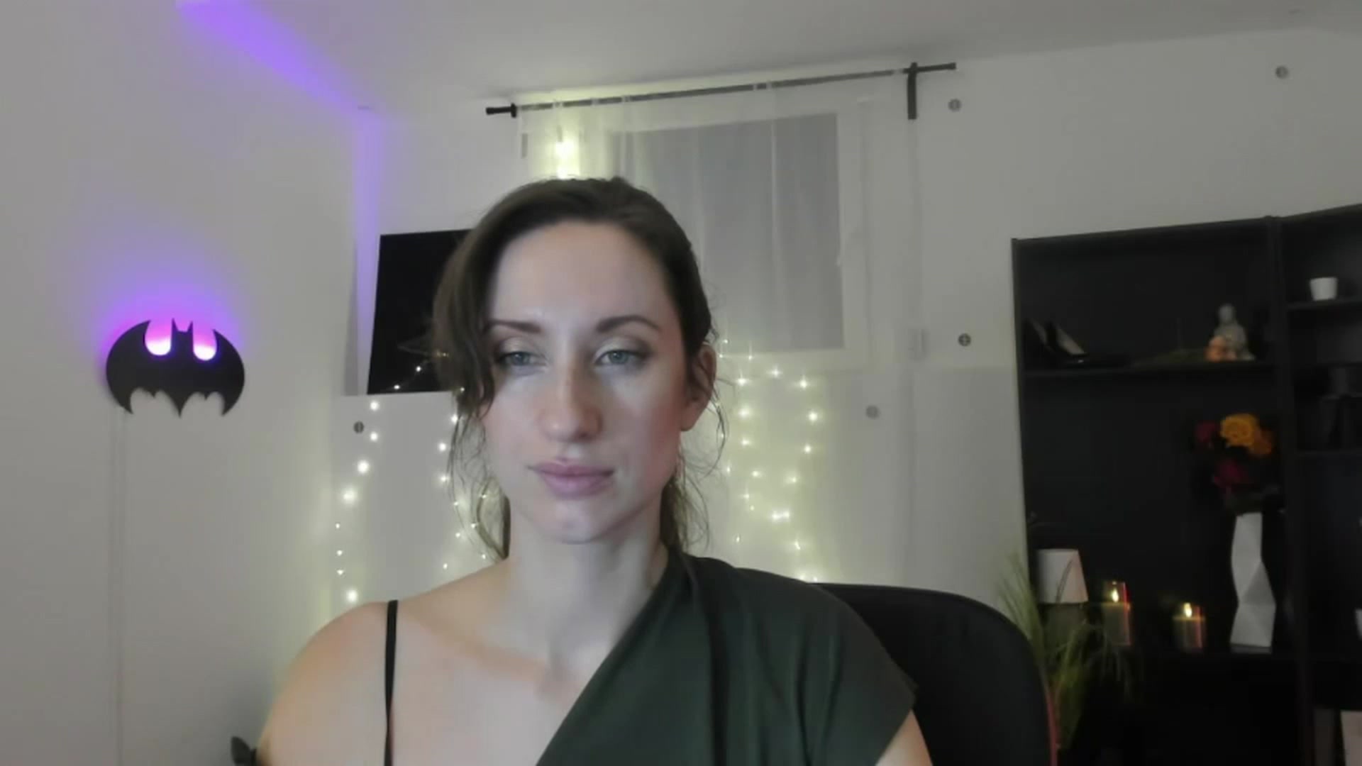 Gallery image thumbnail from RomiRain18's myfreecams stream on, 11/25/2022, 14:04 image 20 of 20