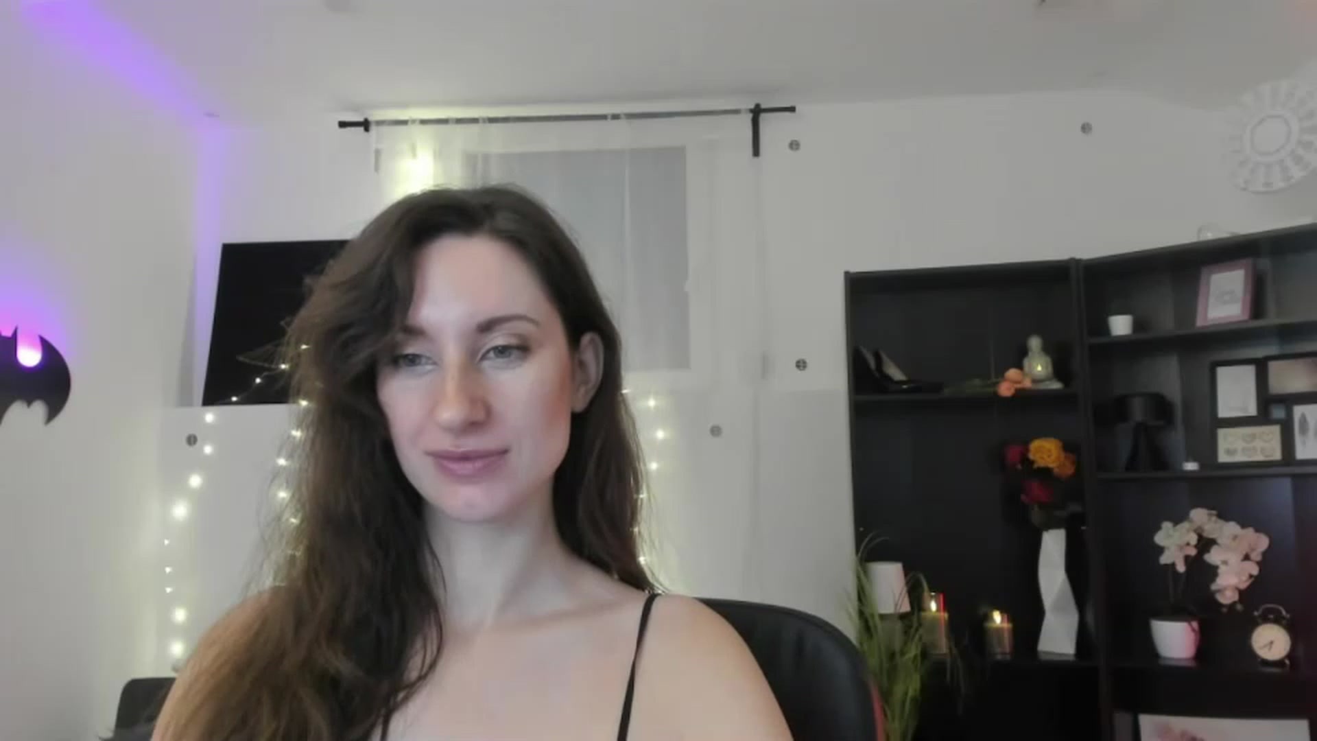 Gallery image thumbnail from RomiRain18's myfreecams stream on, 11/29/2022, 11:40 image 15 of 20