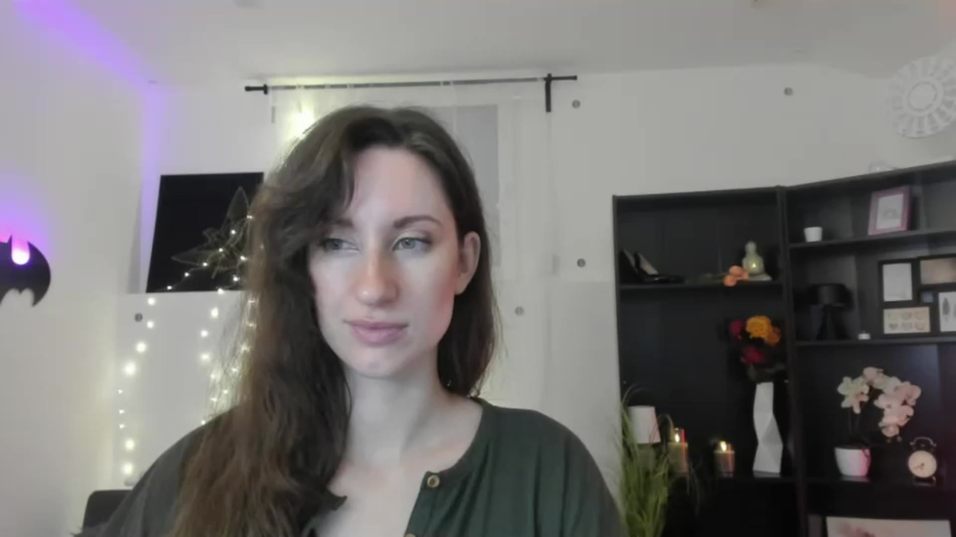 Gallery image thumbnail from RomiRain18's myfreecams stream on, 11/29/2022, 11:40 image 6 of 20