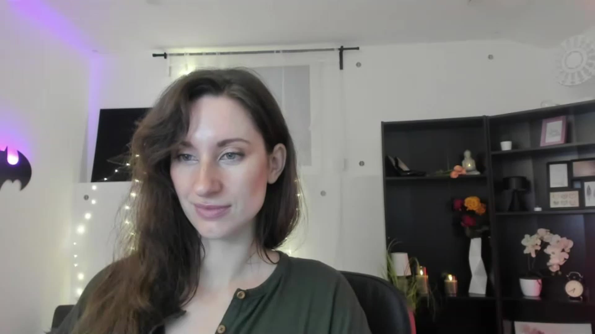 Gallery image thumbnail from RomiRain18's myfreecams stream on, 11/29/2022, 11:40 image 4 of 20