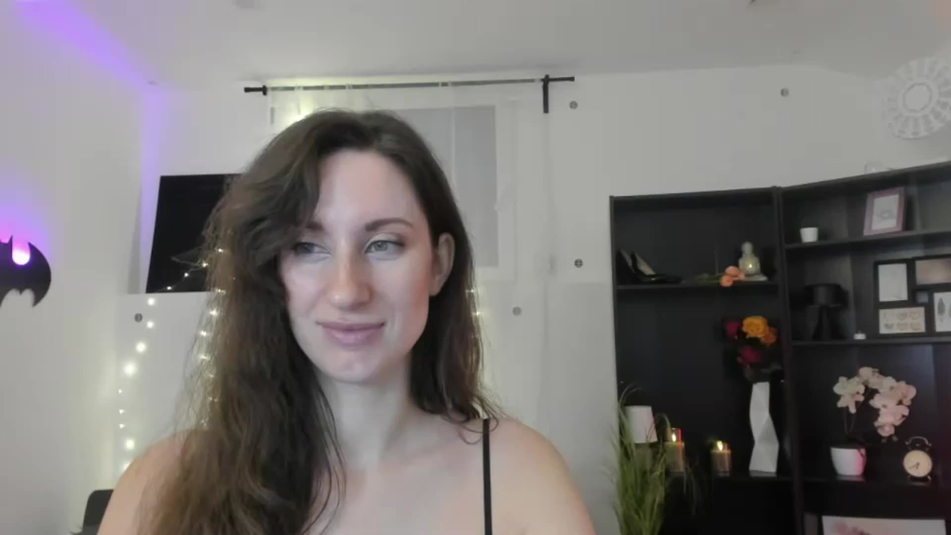 Gallery image thumbnail from RomiRain18's myfreecams stream on, 11/29/2022, 11:40 image 12 of 20