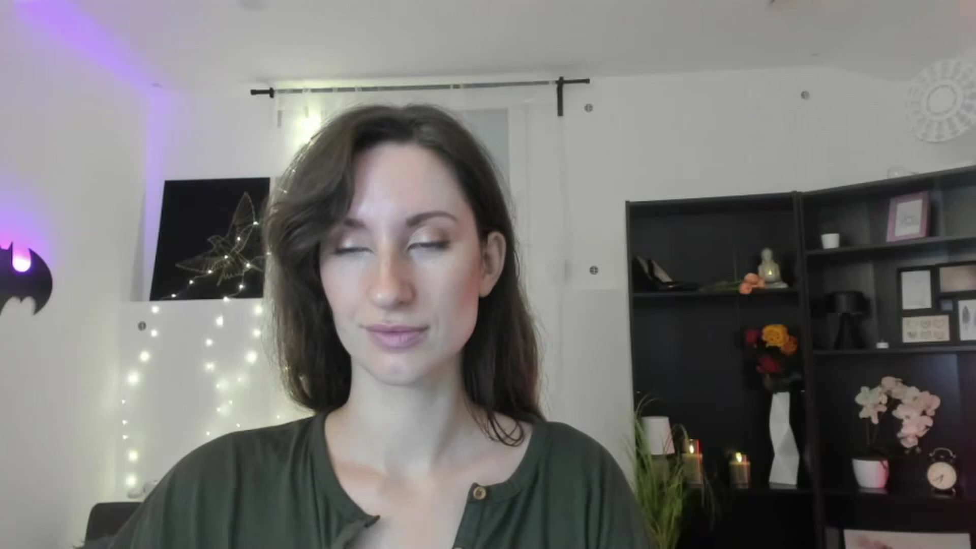 Gallery image thumbnail from RomiRain18's myfreecams stream on, 11/29/2022, 11:40 image 18 of 20
