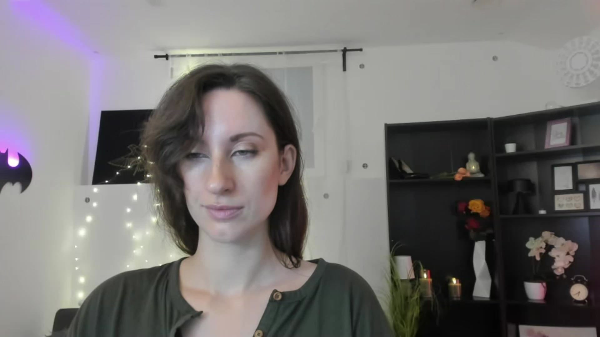 Gallery image thumbnail from RomiRain18's myfreecams stream on, 11/29/2022, 11:40 image 17 of 20