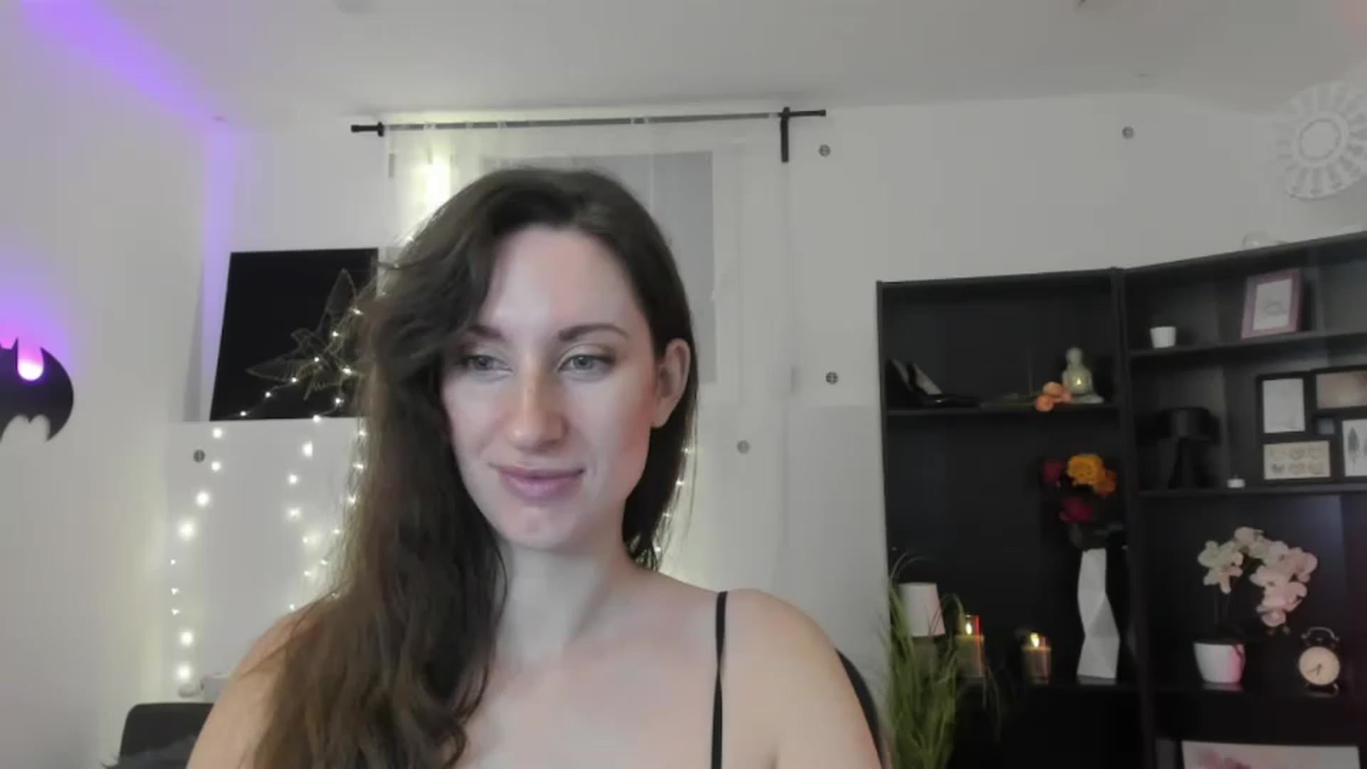 Gallery image thumbnail from RomiRain18's myfreecams stream on, 11/29/2022, 11:40 image 11 of 20