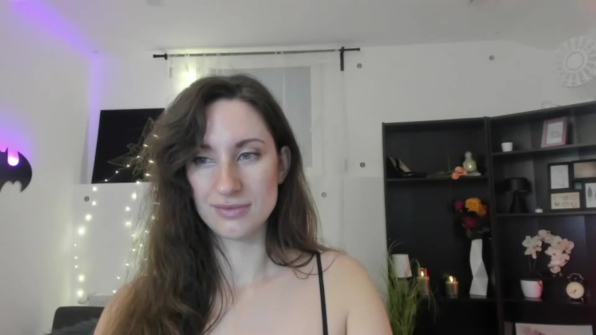 Gallery image thumbnail from RomiRain18's myfreecams stream on, 11/29/2022, 11:40 image 14 of 20