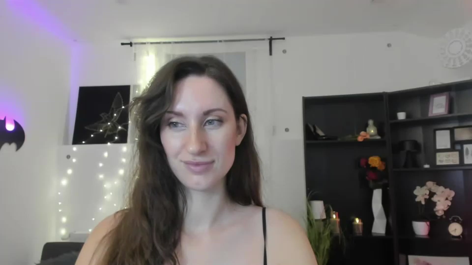 Gallery image thumbnail from RomiRain18's myfreecams stream on, 11/29/2022, 11:59 image 11 of 20