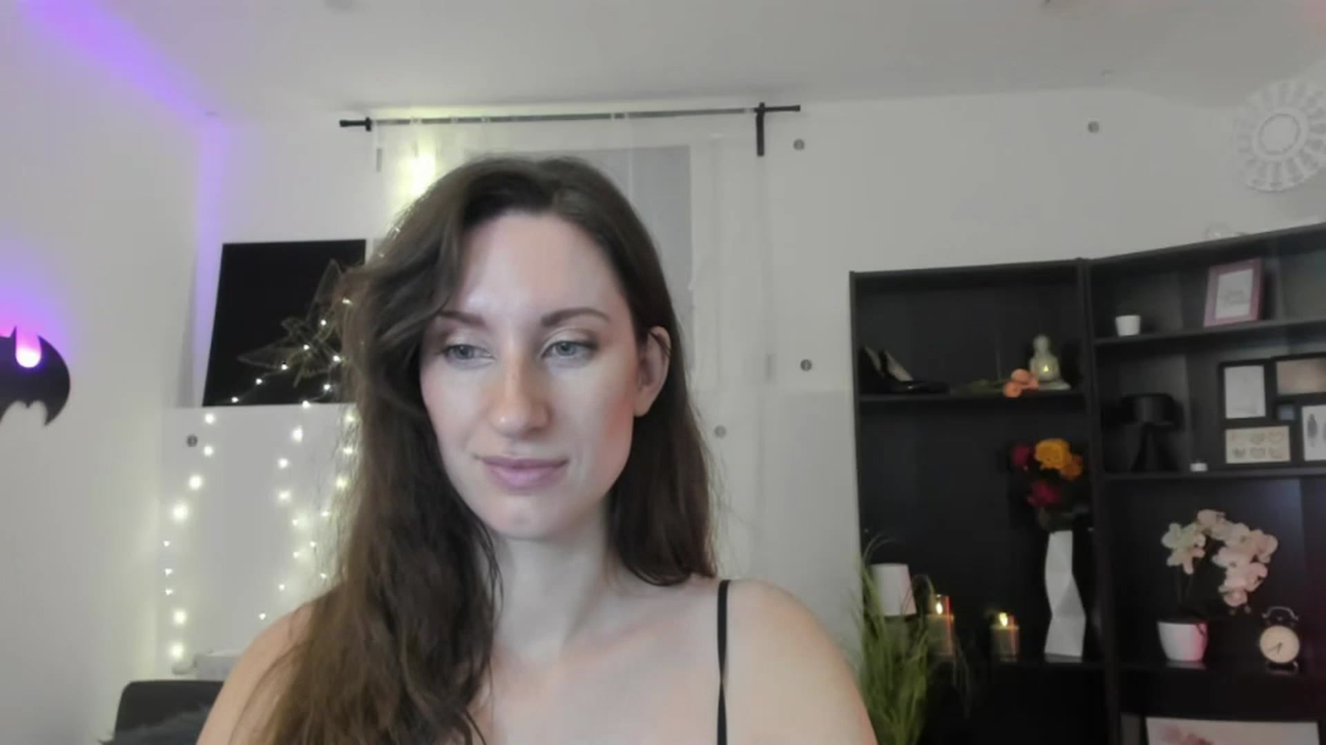 Gallery image thumbnail from RomiRain18's myfreecams stream on, 11/29/2022, 11:59 image 13 of 20
