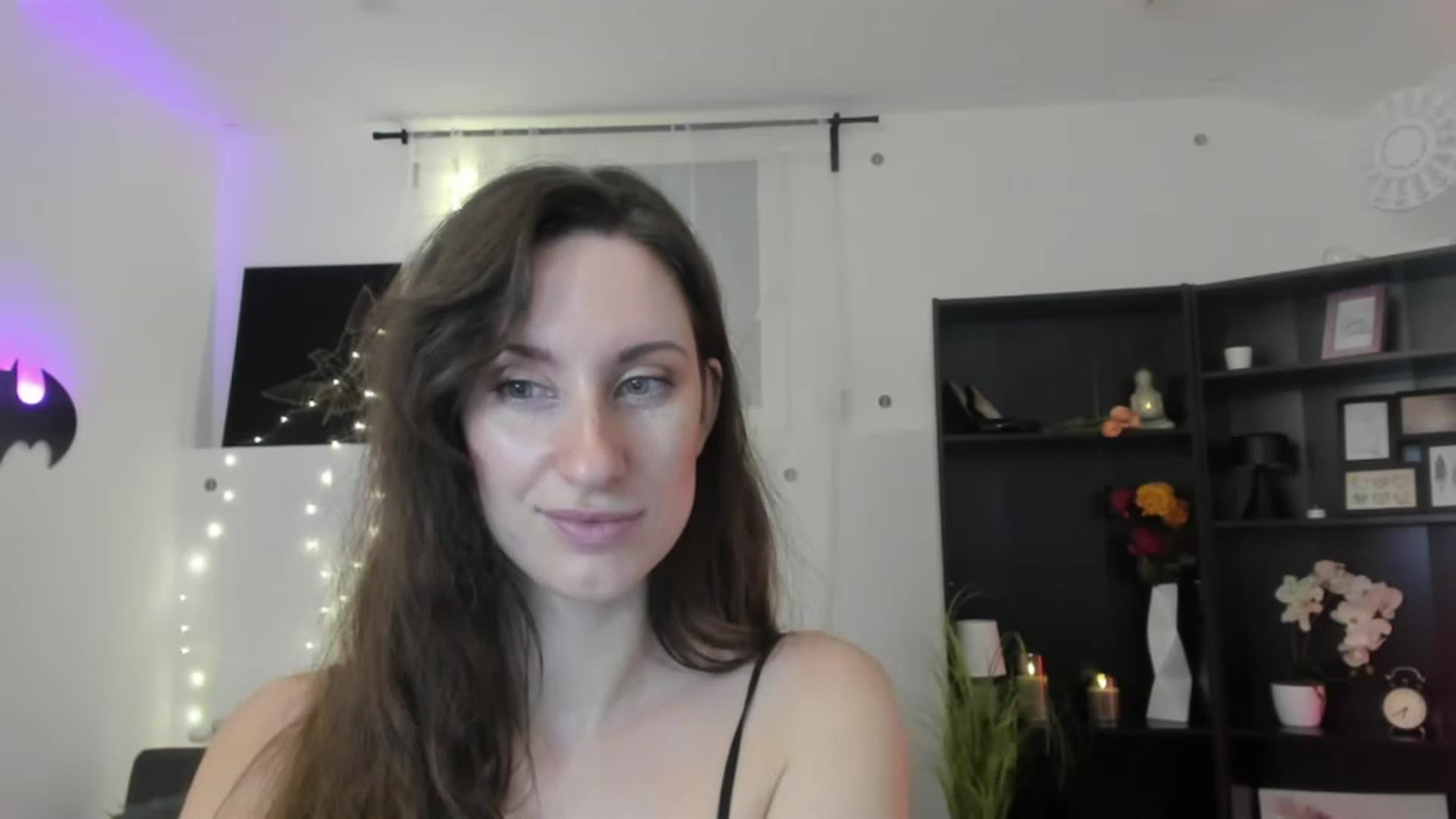 Gallery image thumbnail from RomiRain18's myfreecams stream on, 11/29/2022, 11:59 image 15 of 20