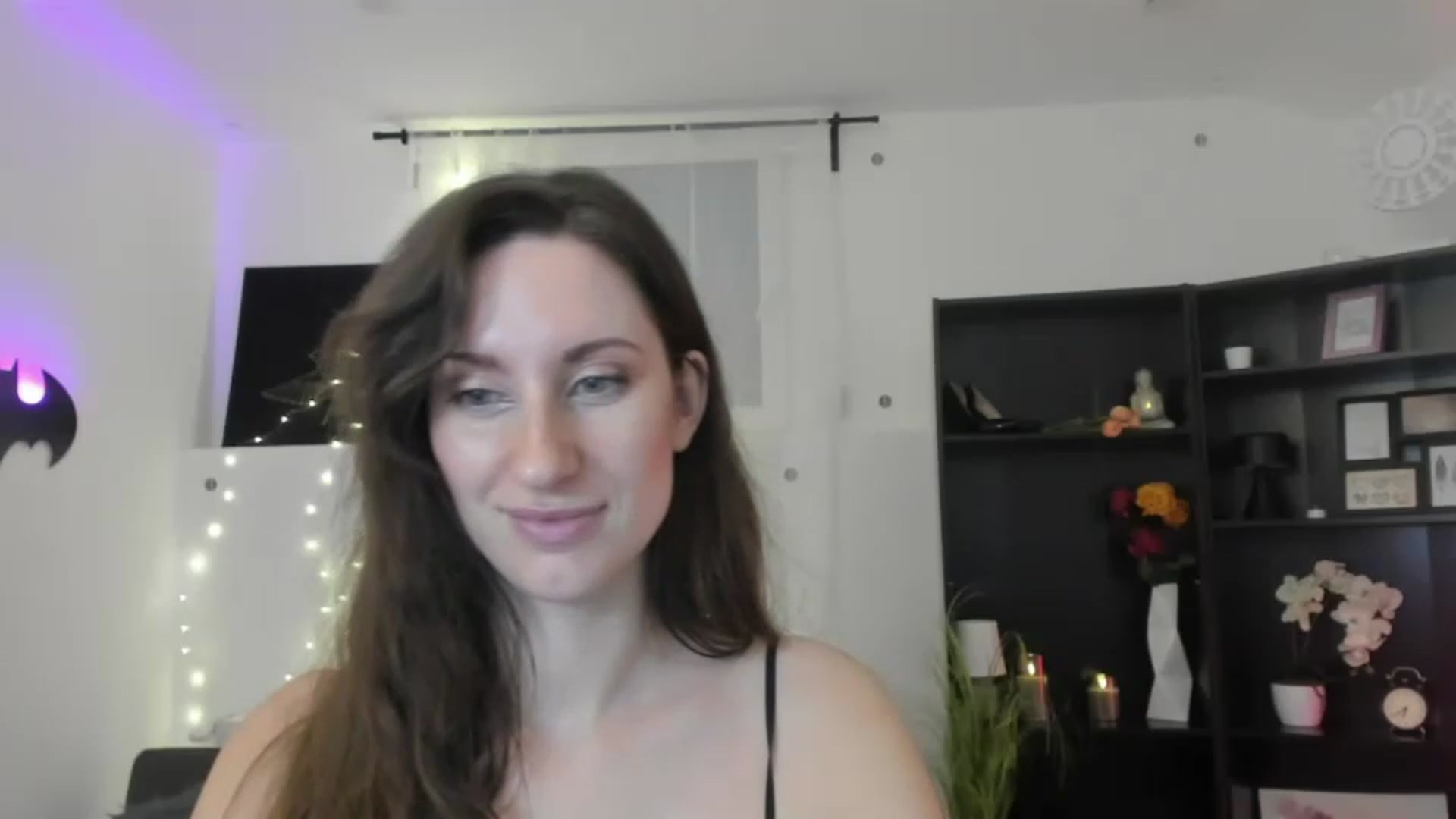 Gallery image thumbnail from RomiRain18's myfreecams stream on, 11/29/2022, 11:59 image 14 of 20