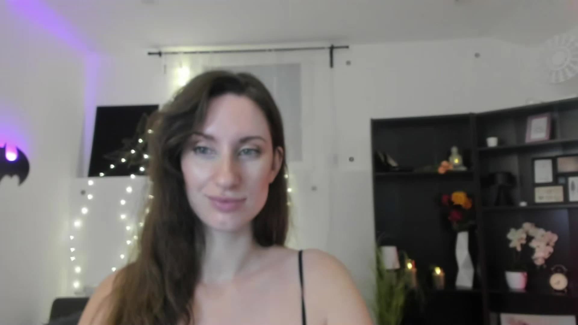 Gallery image thumbnail from RomiRain18's myfreecams stream on, 11/29/2022, 11:59 image 10 of 20