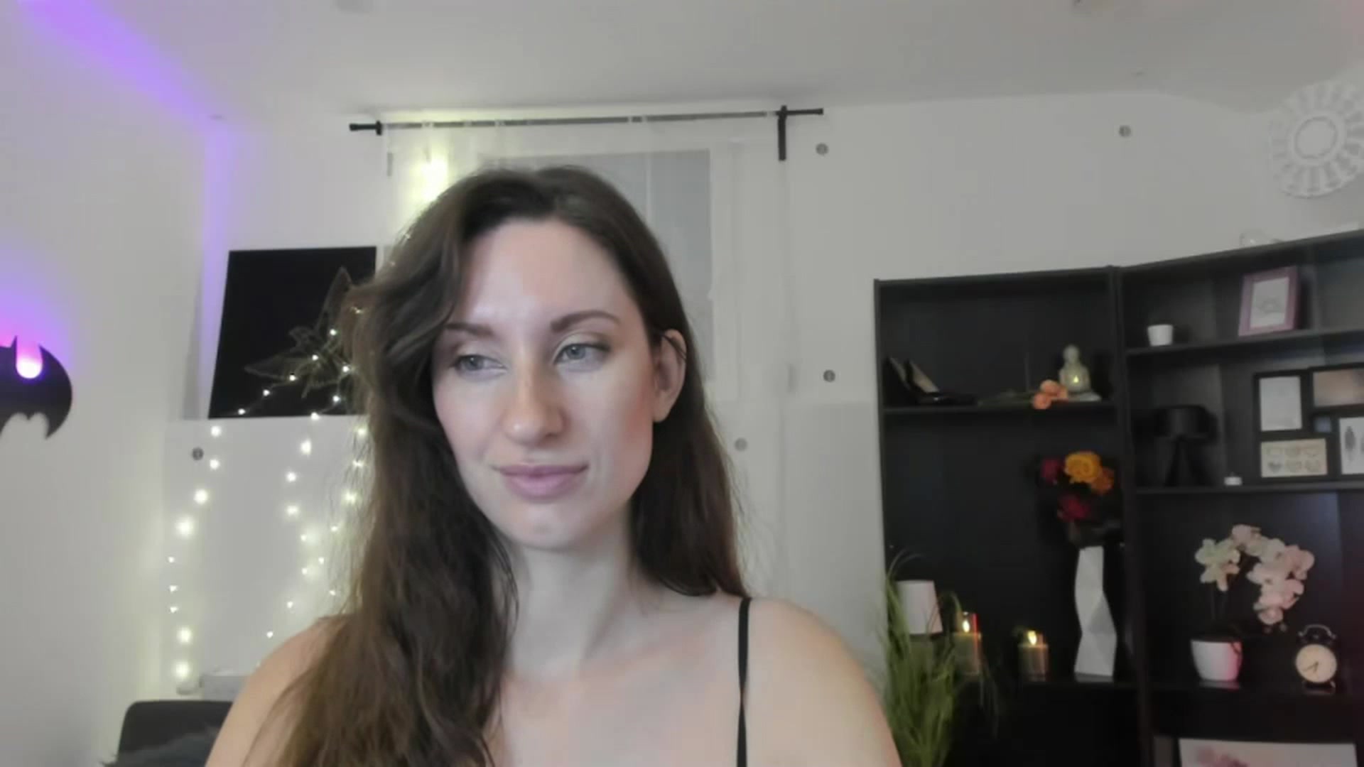 Gallery image thumbnail from RomiRain18's myfreecams stream on, 11/29/2022, 11:59 image 12 of 20