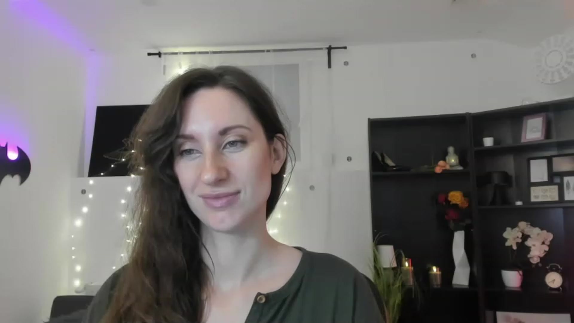 Gallery image thumbnail from RomiRain18's myfreecams stream on, 11/29/2022, 11:59 image 9 of 20