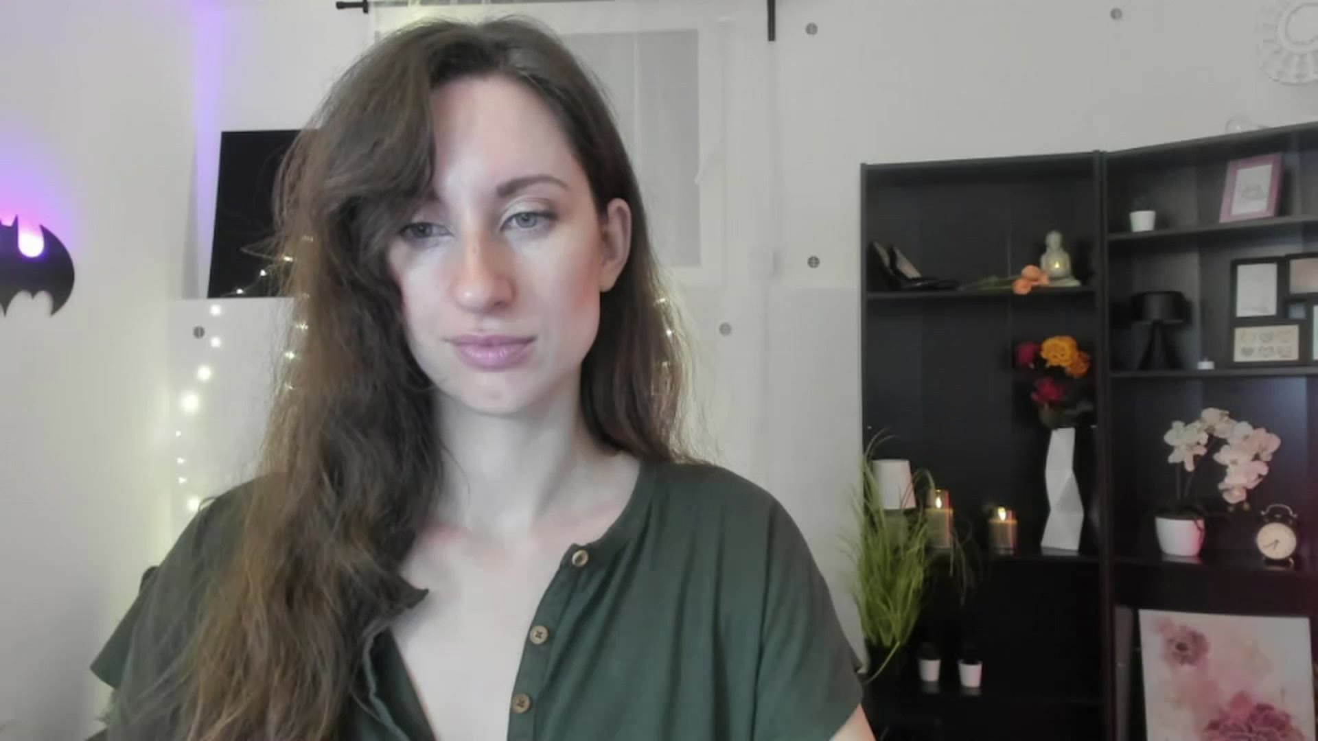 Gallery image thumbnail from RomiRain18's myfreecams stream on, 11/29/2022, 13:00 image 18 of 20