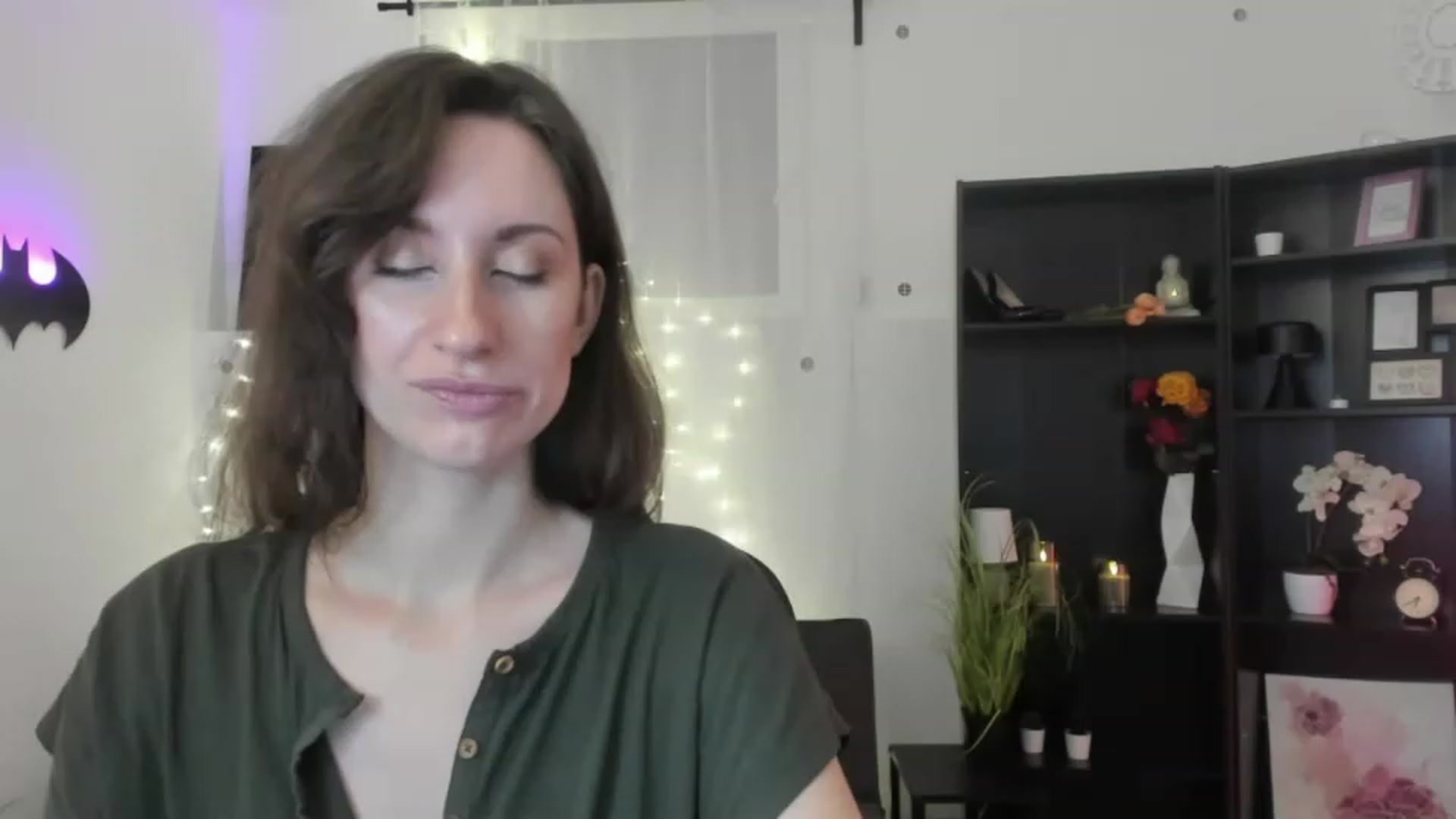Gallery image thumbnail from RomiRain18's myfreecams stream on, 11/29/2022, 14:00 image 15 of 20