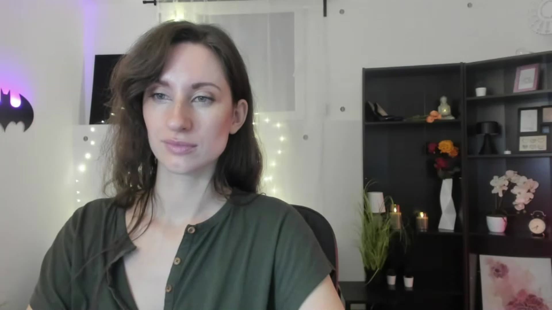 Gallery image thumbnail from RomiRain18's myfreecams stream on, 11/29/2022, 14:00 image 3 of 20