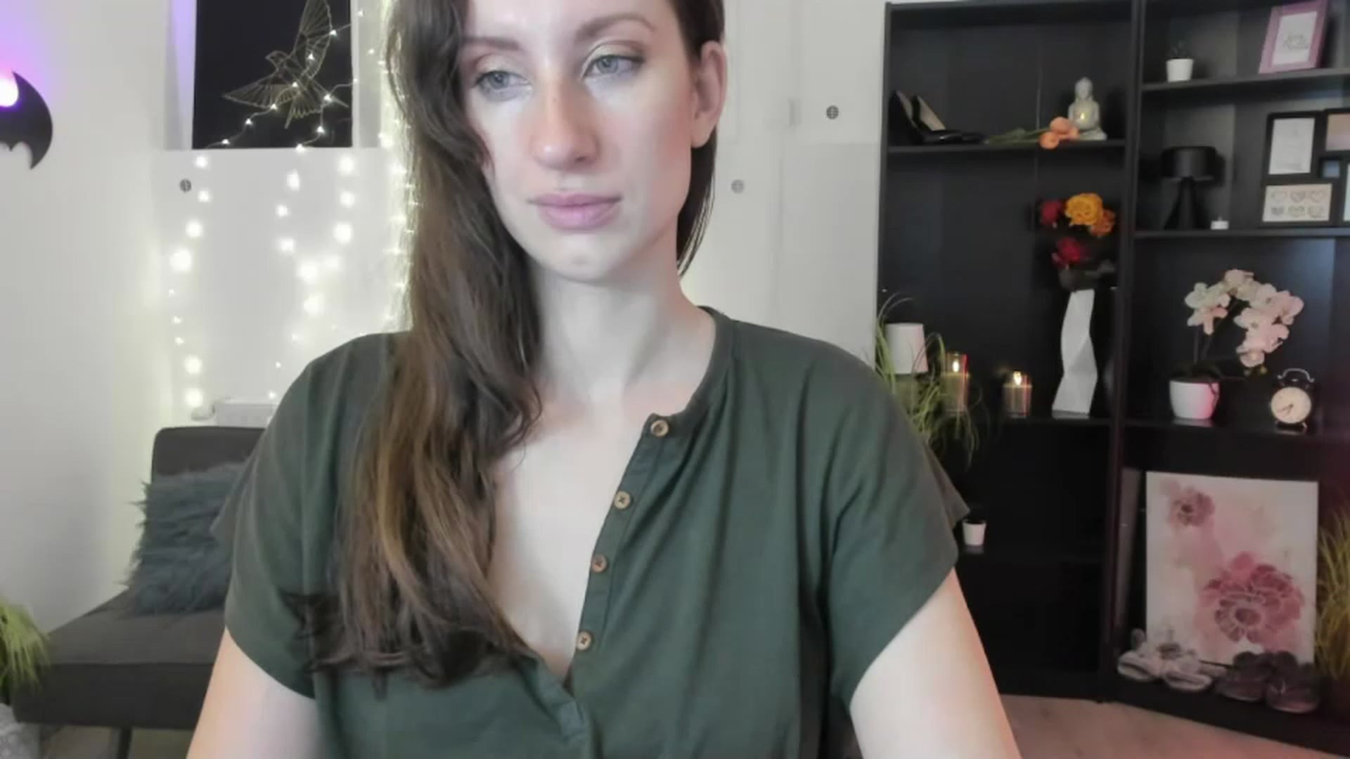 Gallery image thumbnail from RomiRain18's myfreecams stream on, 12/01/2022, 10:42 image 15 of 20