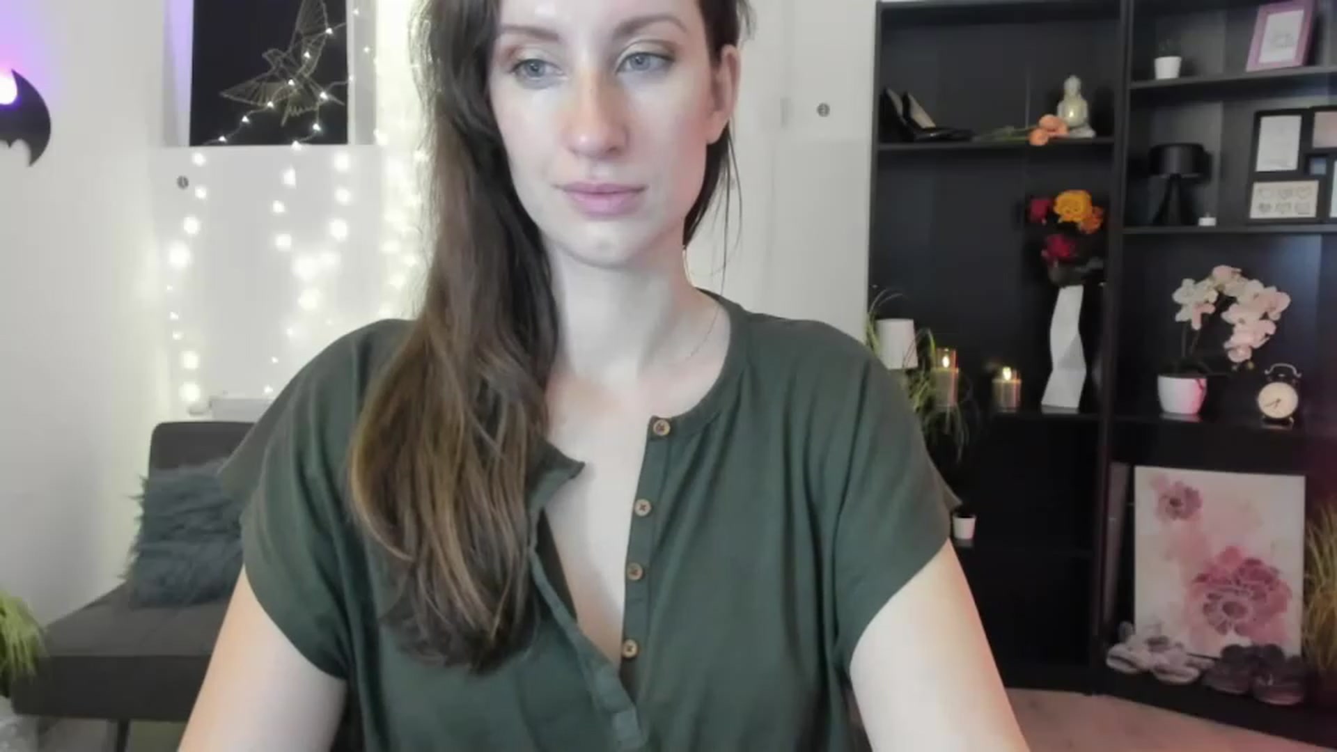 Gallery image thumbnail from RomiRain18's myfreecams stream on, 12/01/2022, 10:42 image 20 of 20