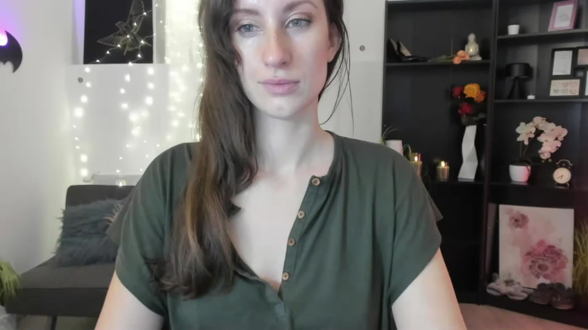 Gallery image thumbnail from RomiRain18's myfreecams stream on, 12/01/2022, 10:42 image 13 of 20