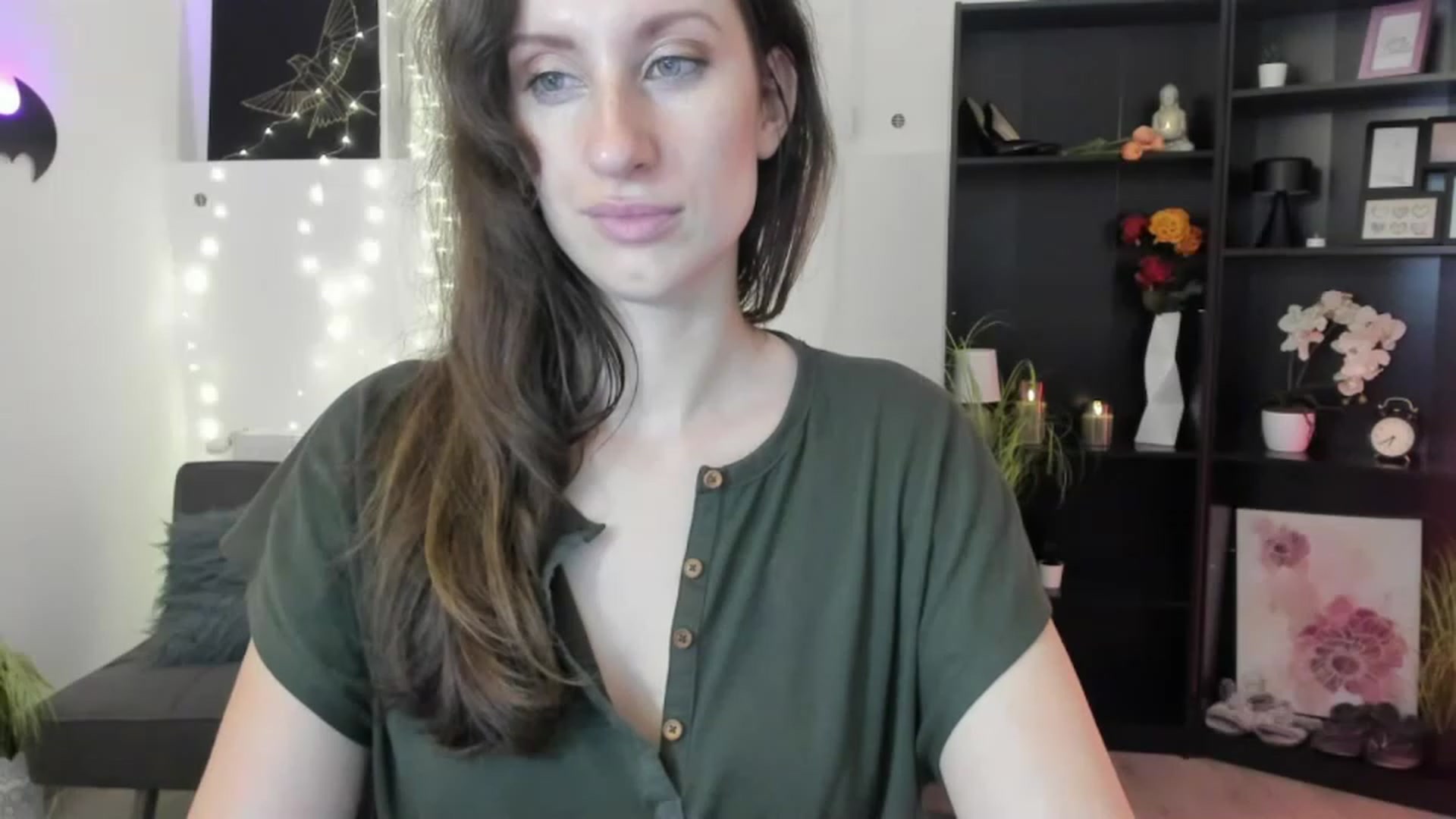 Gallery image thumbnail from RomiRain18's myfreecams stream on, 12/01/2022, 14:07 image 19 of 20