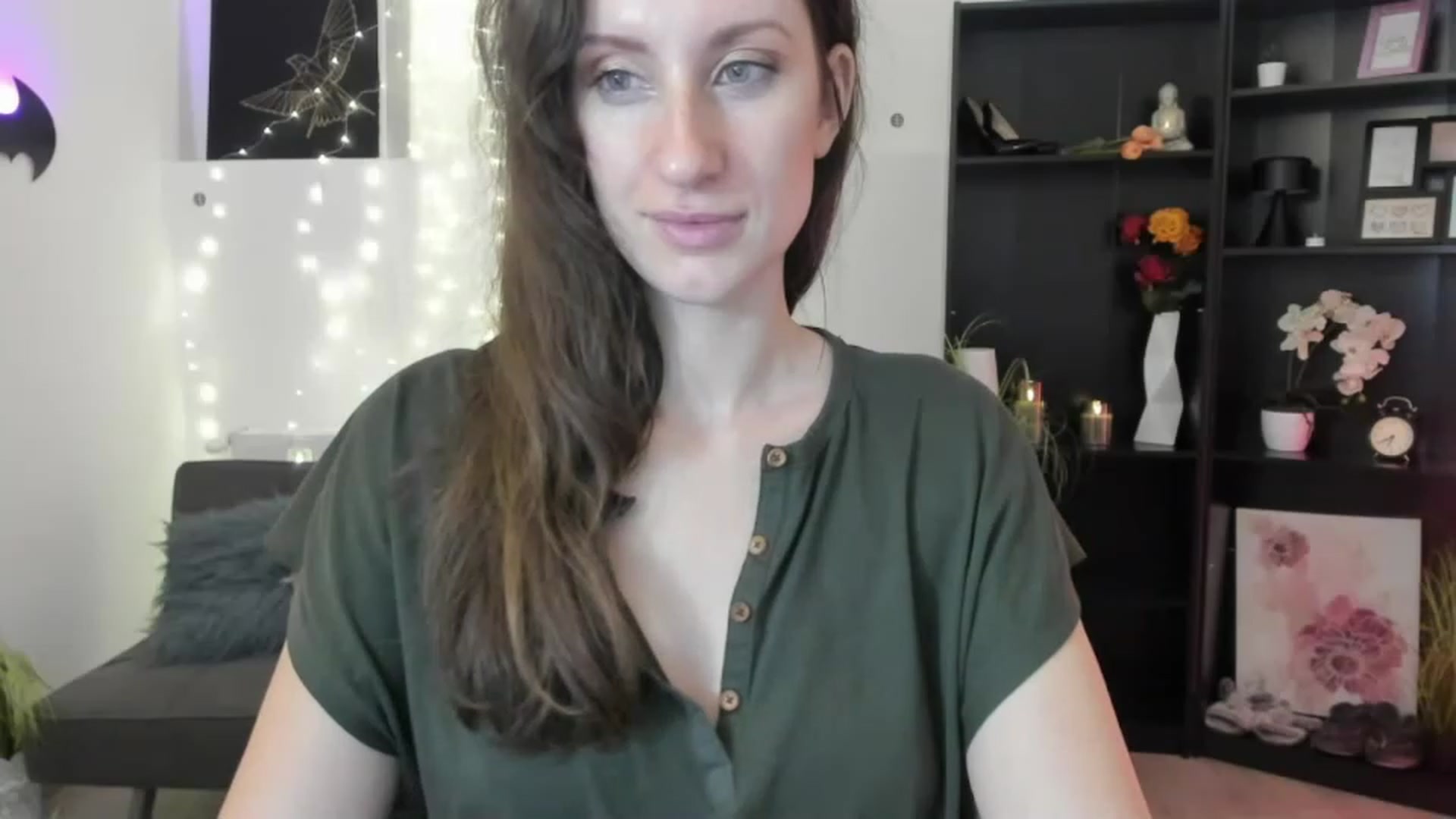 Gallery image thumbnail from RomiRain18's myfreecams stream on, 12/01/2022, 14:07 image 9 of 20