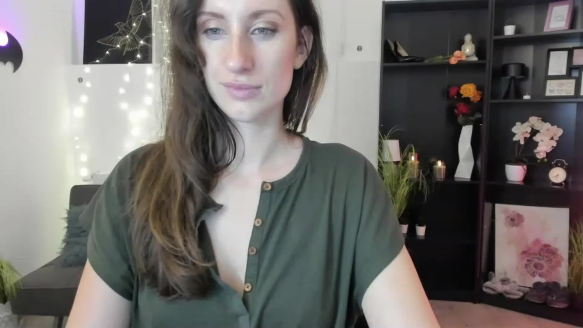 Gallery image thumbnail from RomiRain18's myfreecams stream on, 12/01/2022, 14:07 image 20 of 20