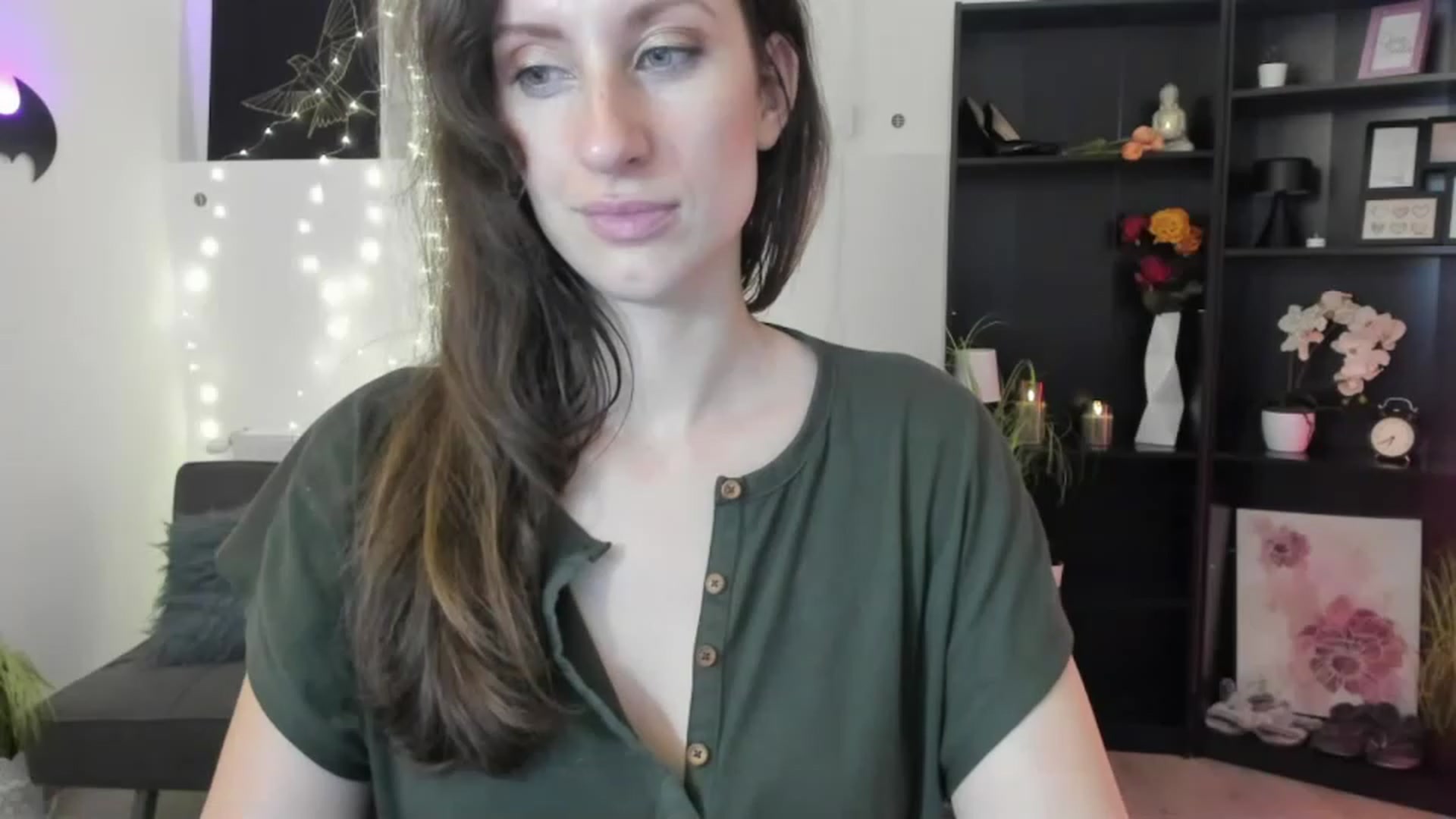 Gallery image thumbnail from RomiRain18's myfreecams stream on, 12/01/2022, 14:07 image 18 of 20