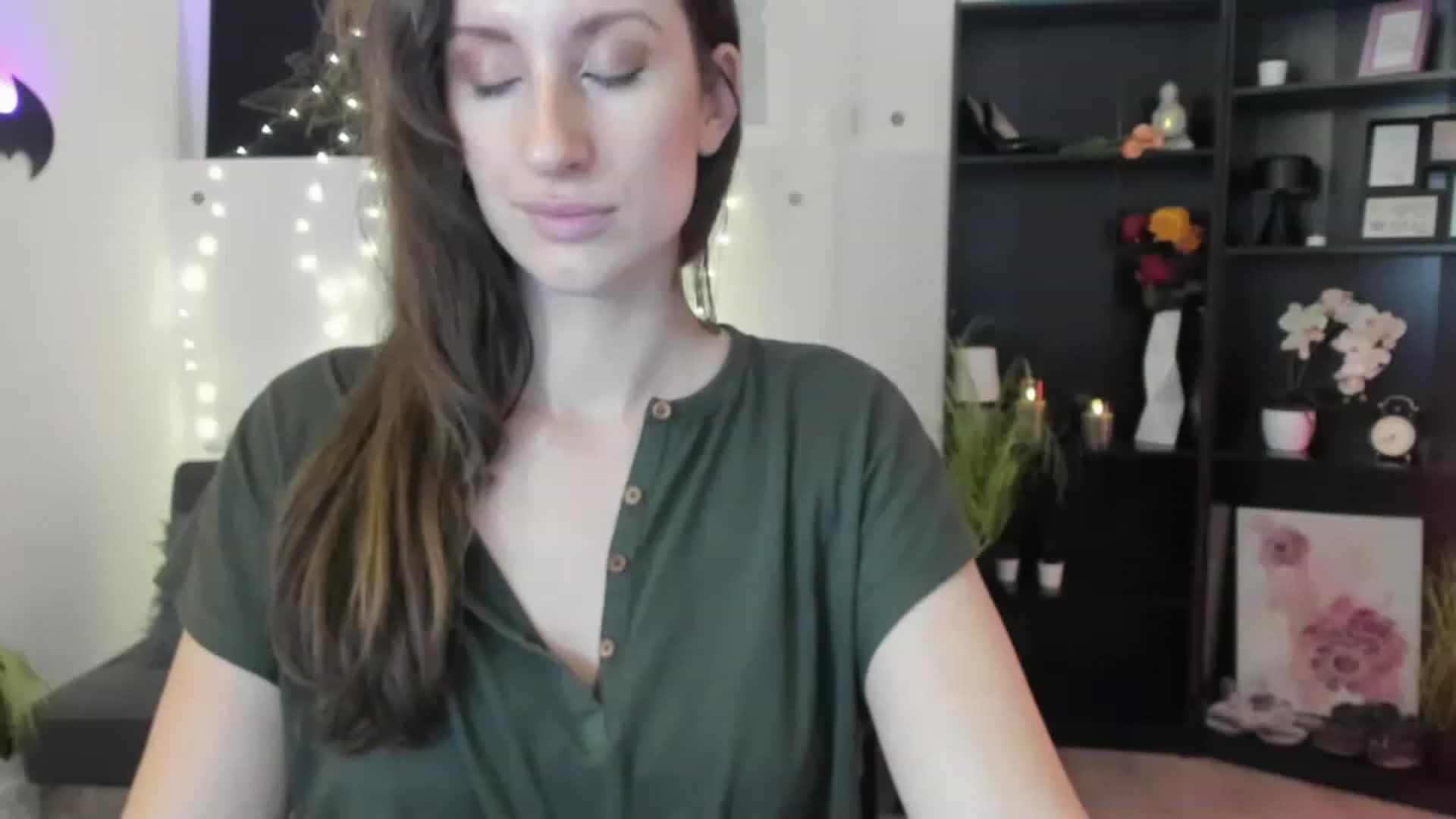 Gallery image thumbnail from RomiRain18's myfreecams stream on, 12/01/2022, 14:07 image 11 of 20
