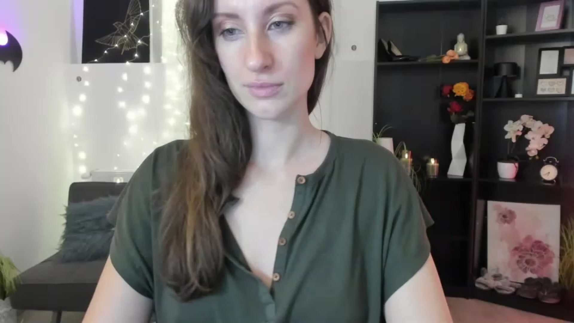 Gallery image thumbnail from RomiRain18's myfreecams stream on, 12/01/2022, 14:07 image 8 of 20