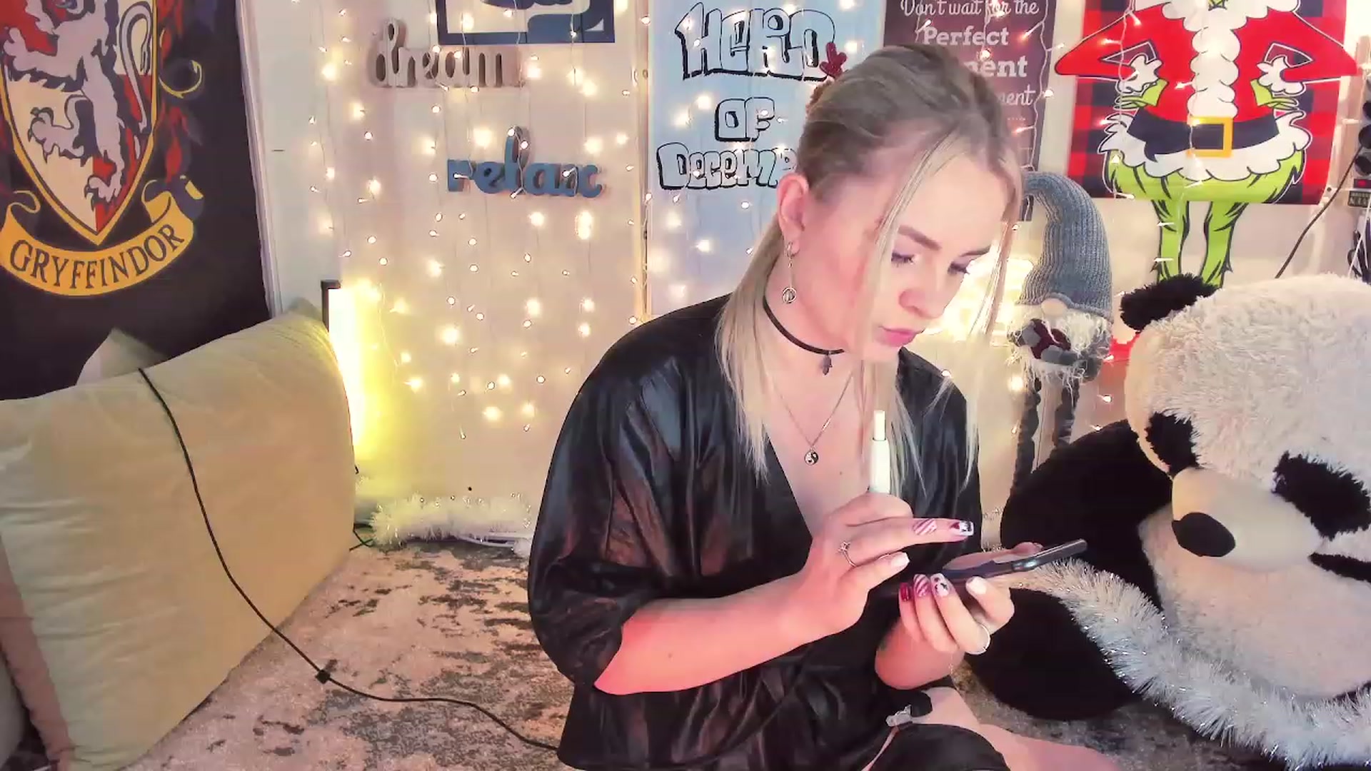 Gallery image thumbnail from Ronnie_'s myfreecams stream on, 12/03/2023, 14:59 image 2 of 20