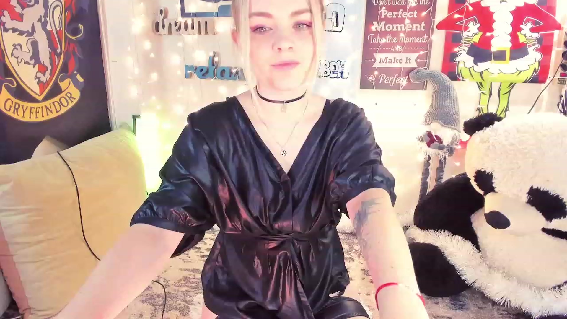 Gallery image thumbnail from Ronnie_'s myfreecams stream on, 12/03/2023, 14:59 image 14 of 20