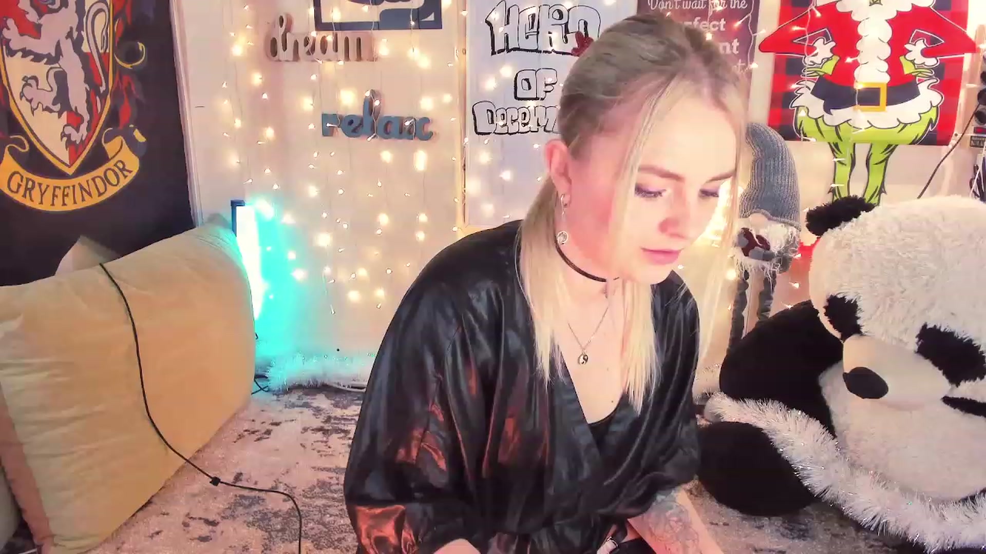 Gallery image thumbnail from Ronnie_'s myfreecams stream on, 12/03/2023, 14:59 image 4 of 20