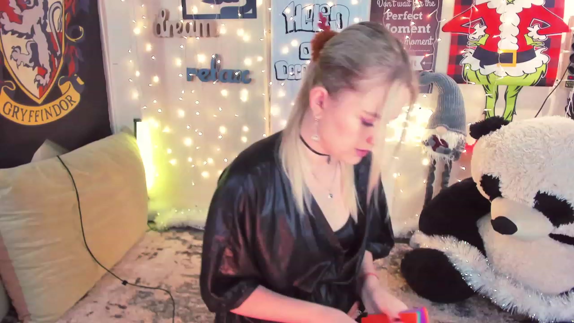 Gallery image thumbnail from Ronnie_'s myfreecams stream on, 12/03/2023, 14:59 image 5 of 20