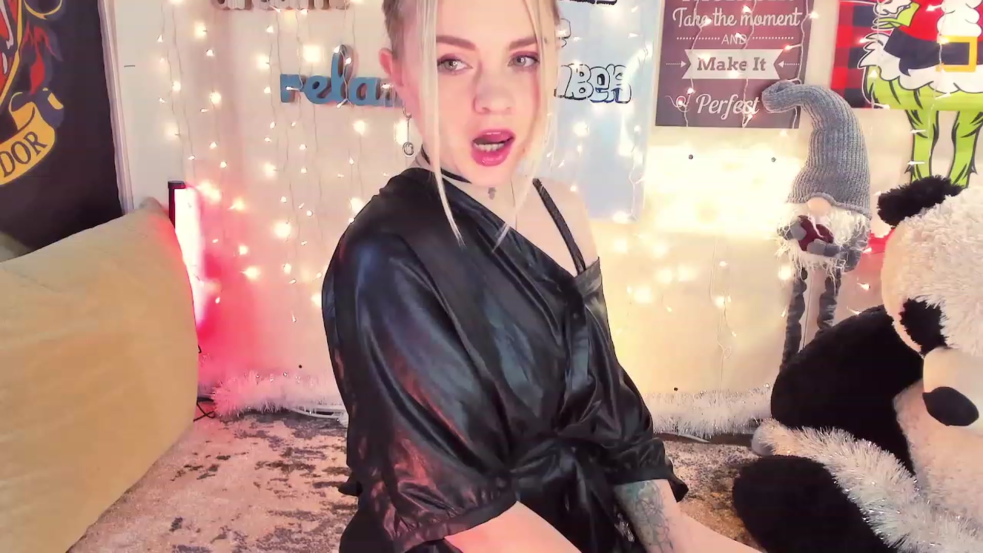 Gallery image thumbnail from Ronnie_'s myfreecams stream on, 12/03/2023, 14:59 image 18 of 20