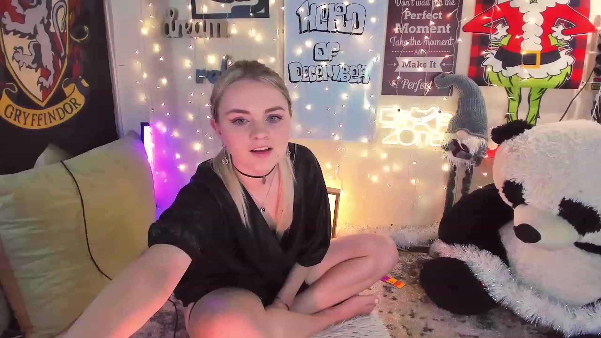 Gallery image thumbnail from Ronnie_'s myfreecams stream on, 12/03/2023, 14:59 image 9 of 20