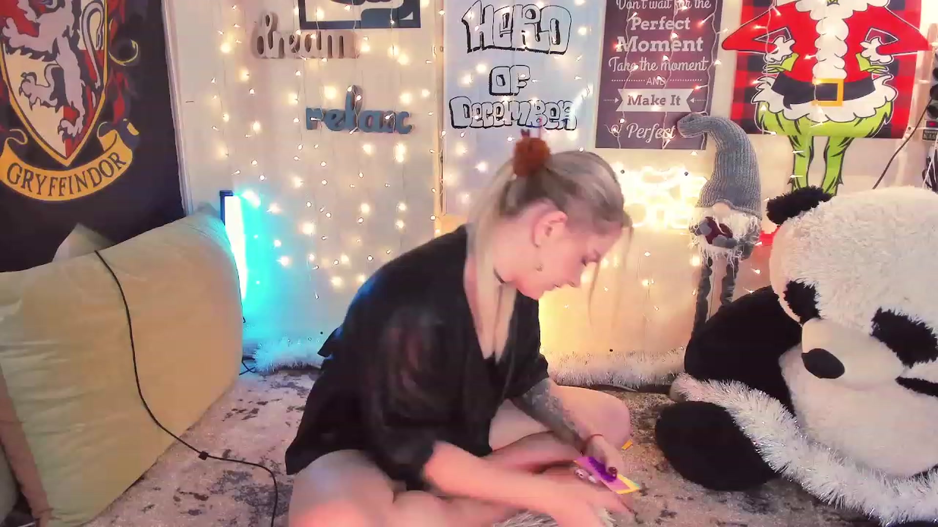 Gallery image thumbnail from Ronnie_'s myfreecams stream on, 12/03/2023, 14:59 image 10 of 20