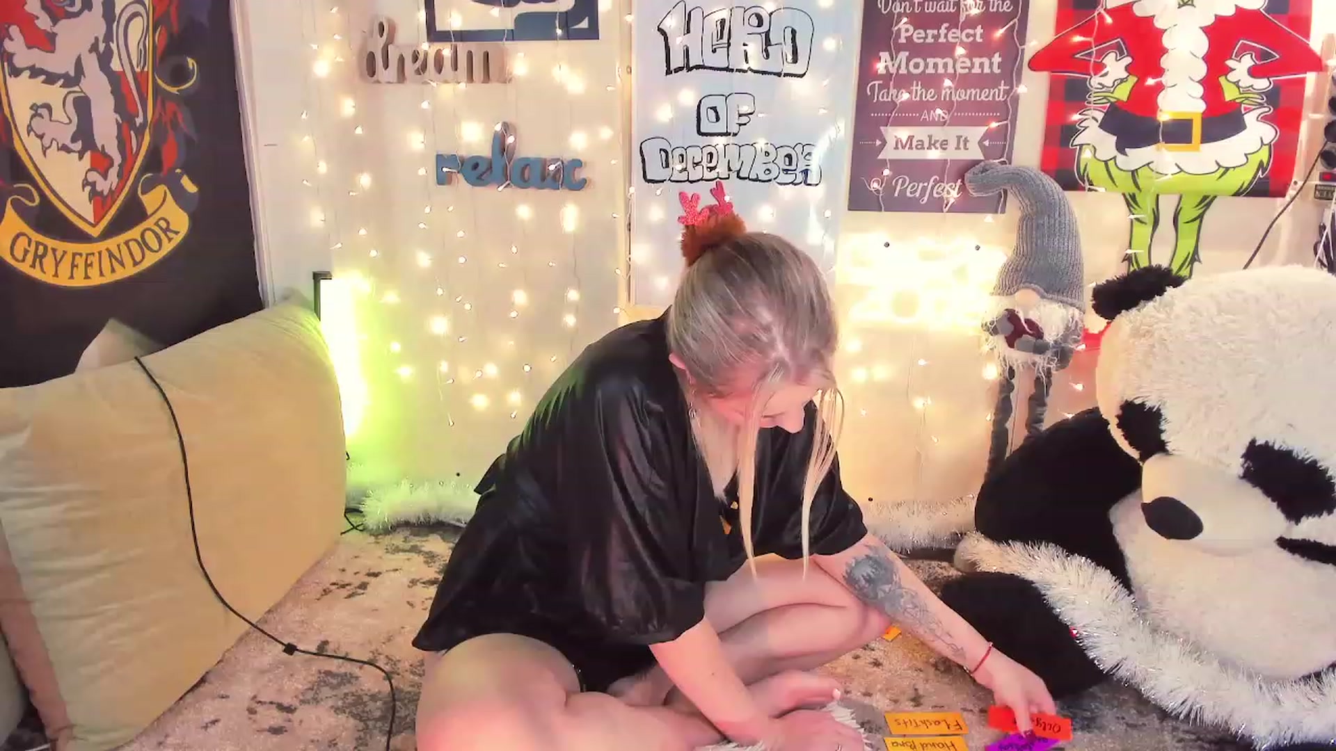 Gallery image thumbnail from Ronnie_'s myfreecams stream on, 12/03/2023, 14:59 image 11 of 20