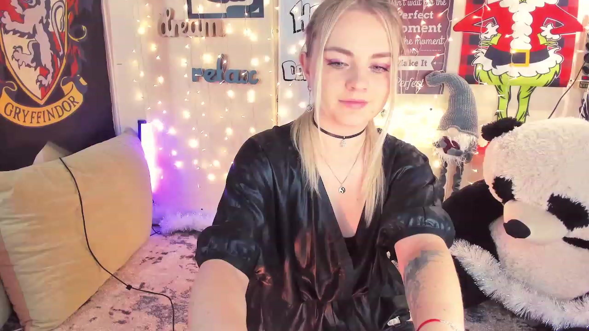 Gallery image thumbnail from Ronnie_'s myfreecams stream on, 12/03/2023, 14:59 image 3 of 20