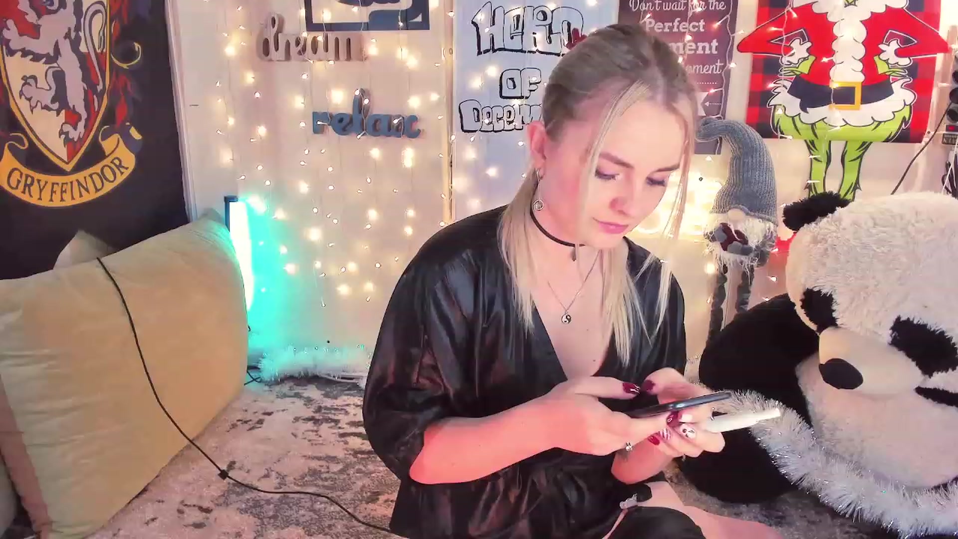 Gallery image thumbnail from Ronnie_'s myfreecams stream on, 12/03/2023, 14:59 image 1 of 20