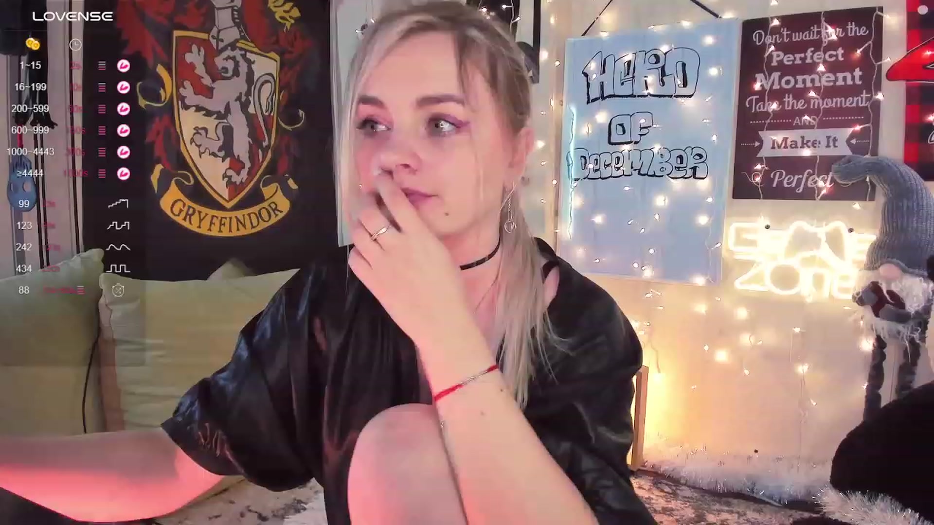 Gallery image thumbnail from Ronnie_'s myfreecams stream on, 12/03/2023, 17:02 image 20 of 20