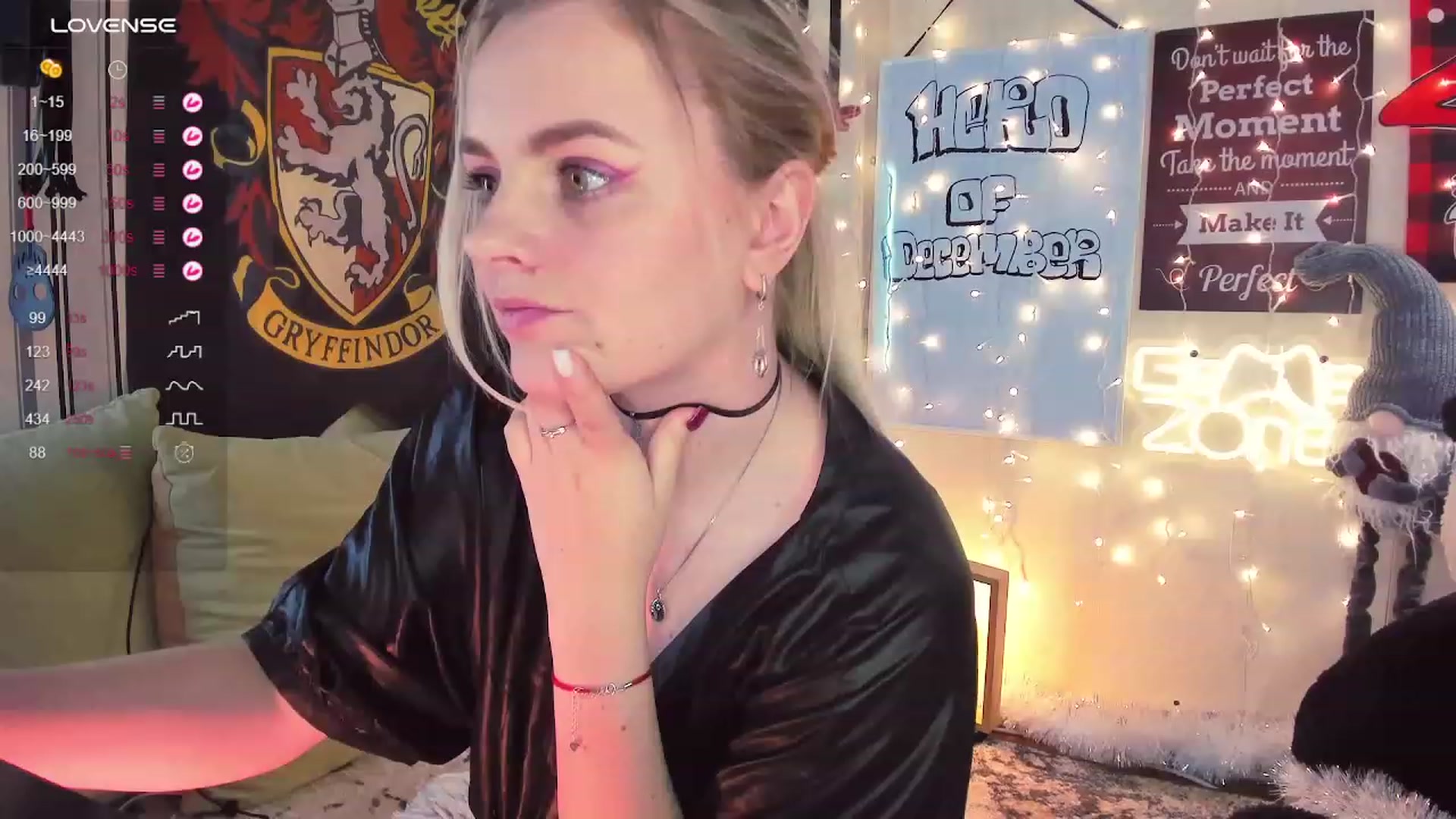 Gallery image thumbnail from Ronnie_'s myfreecams stream on, 12/03/2023, 17:02 image 15 of 20