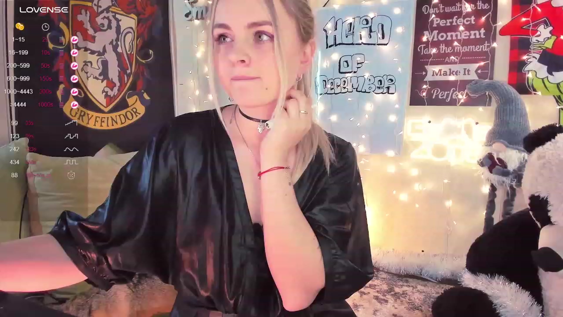 Gallery image thumbnail from Ronnie_'s myfreecams stream on, 12/03/2023, 17:02 image 10 of 20