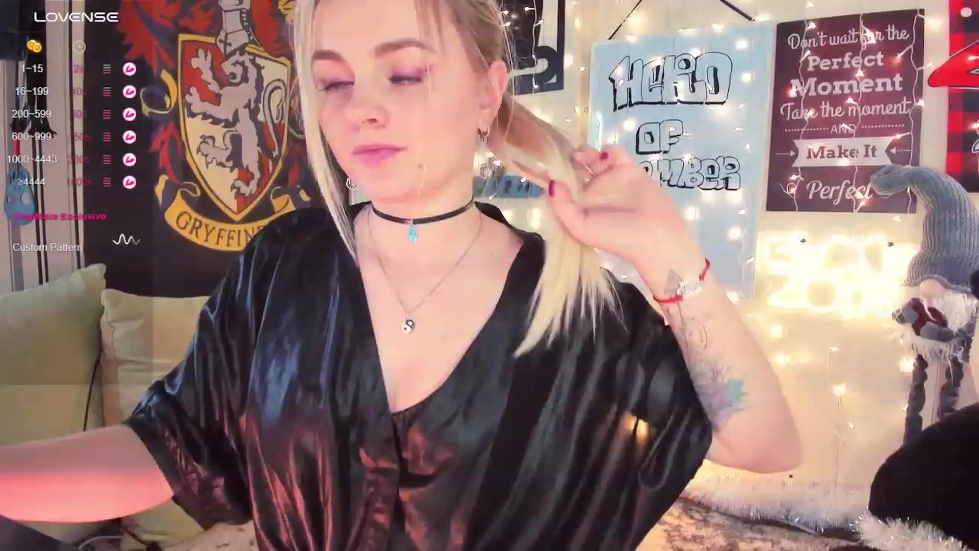 Gallery image thumbnail from Ronnie_'s myfreecams stream on, 12/03/2023, 17:02 image 17 of 20