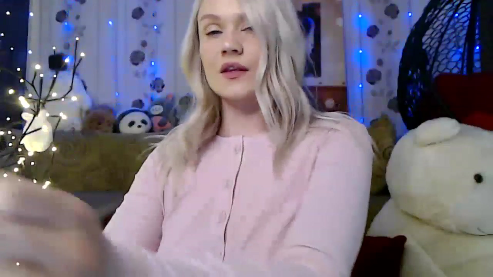 Gallery image thumbnail from RoomOfBears's myfreecams stream on, 05/23/2023, 17:38 image 9 of 20