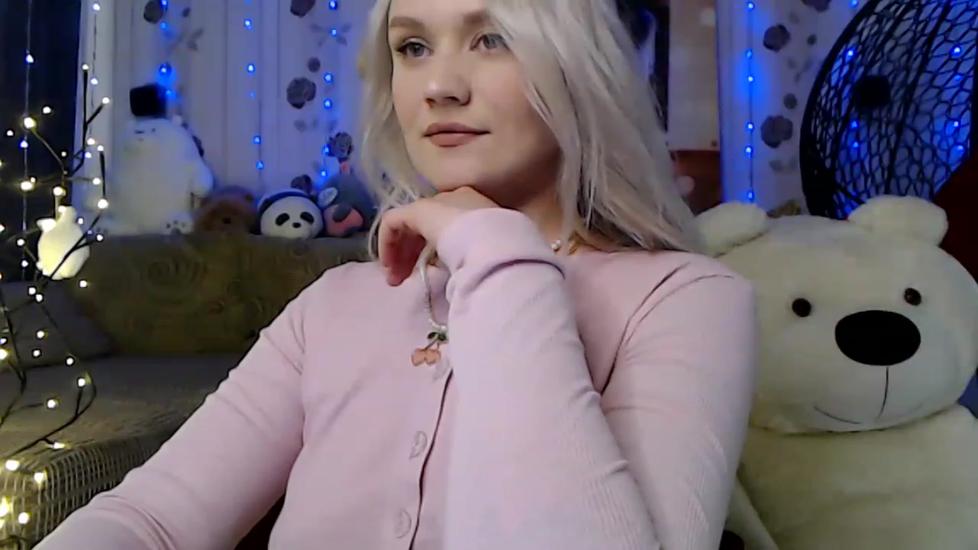 Gallery image thumbnail from RoomOfBears's myfreecams stream on, 06/03/2023, 15:12 image 15 of 20